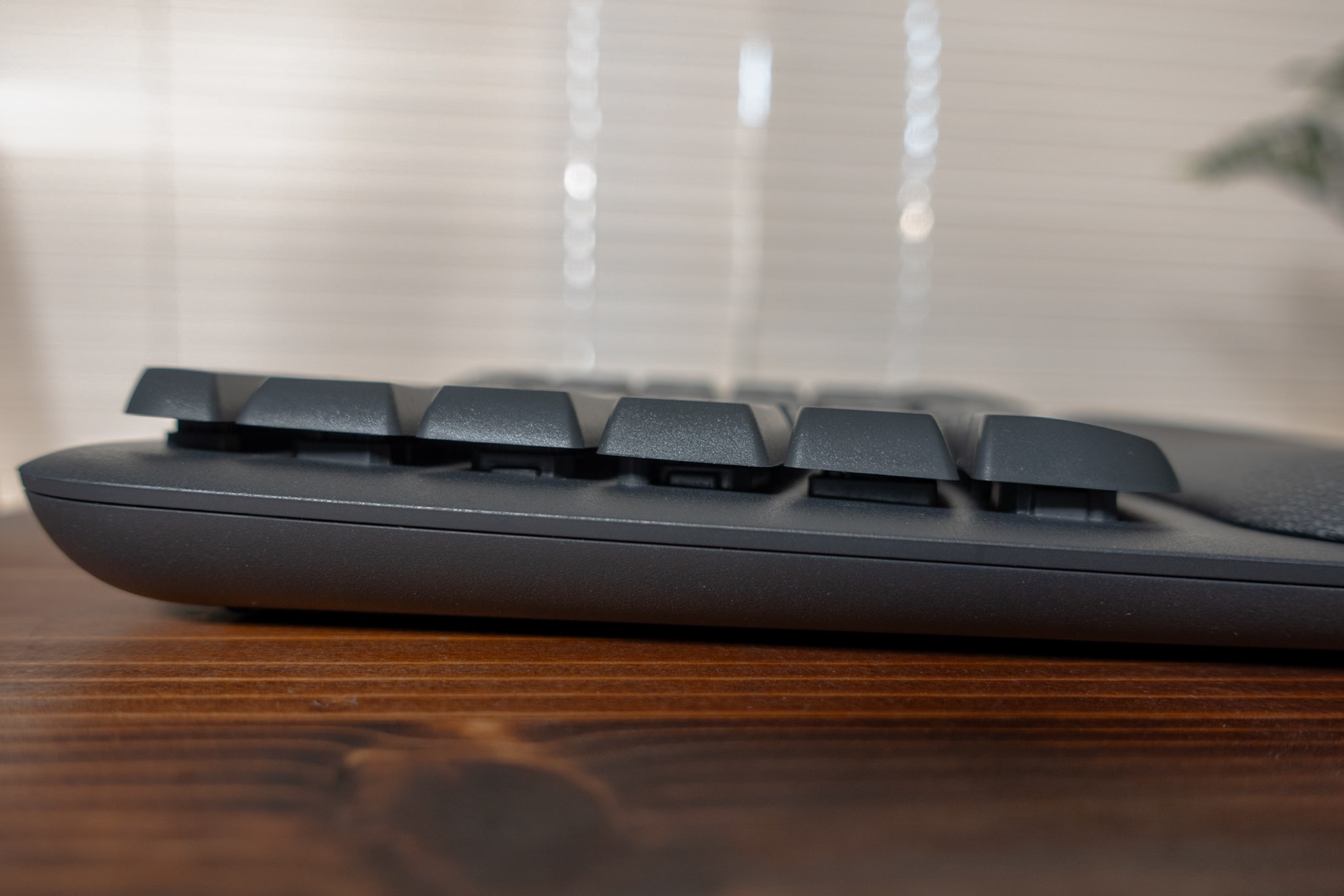 【Wave Keys K820 レビュー】使うだけでタイピングの疲れを感じなくなるキーボード | ガジェットフロント
